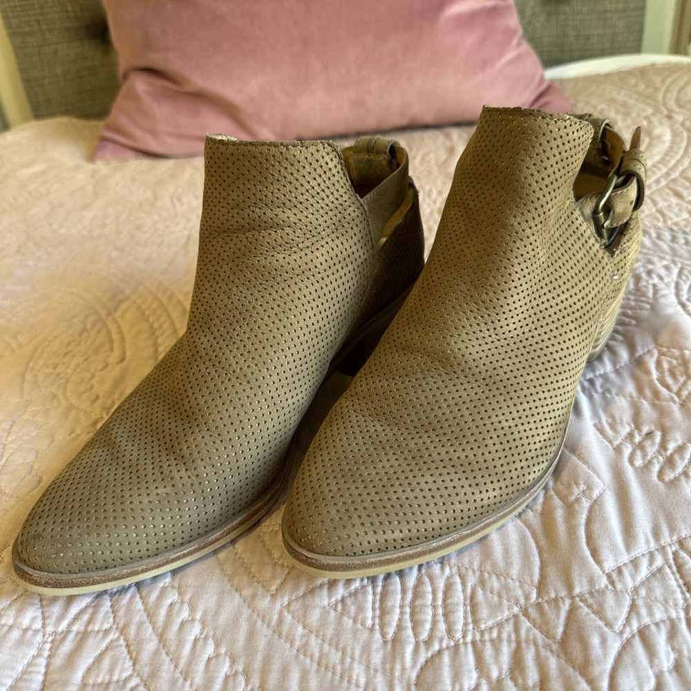 Dolce Vita Women's Ankle‎ Booties Size 7.5 Tan